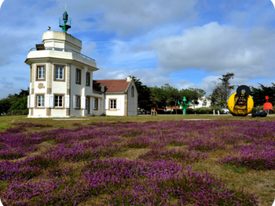 blog-guest-adom-top-5-destinations-sémaphore-pointe-de-saint-gildas-préfailles